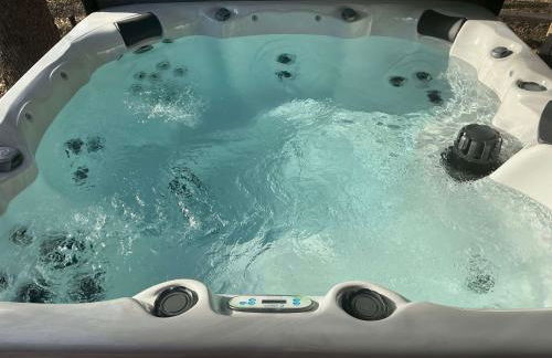 Cozy Cabin on Route 66 with Hot Tub- Edmond, OK - Foto 2