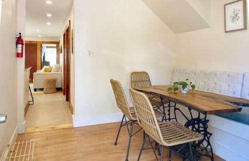 Cozy 3 Bedroom Getaway with Hot Tub - Foto 6