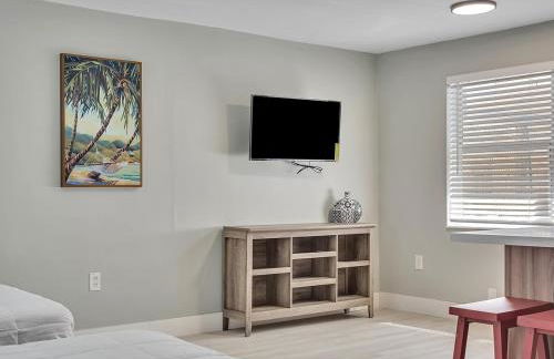 Beachside 1BR in Hollywood | Parking + WiFi - Foto 9