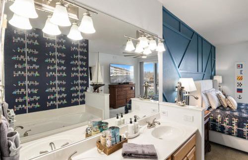 Nautical-Inspired Lakefront Unit w/ Awesome Views - Foto 31