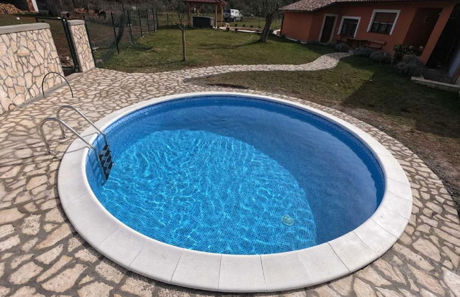 Attractive Holiday Home with Pool, Hot Tub, Patio, Courtyard - Foto 8