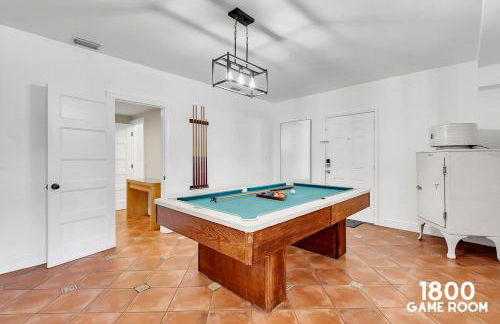 3 Home 12 bedroom compound with Pool and BBQ sleeps 24 - Foto 16