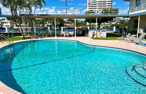 Renovated Intercoastal 2Bdrm 1 bath condo Walk to Beach - Foto 11