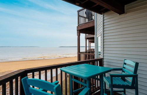 Beach Bliss 211 Balcony Water Views Beach Downtown - Photo 8