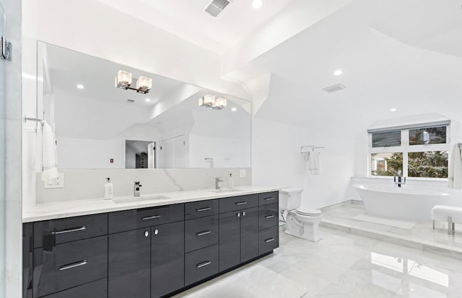 Monmouth Beach 4BR Villa on the Water - Foto 38