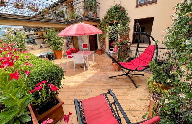 Central Spoleto Apartment With Large Sunny Terrace With Views - Photo 35
