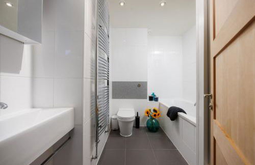 Stunning Penthouse Apartment - Sea view - Plymouth - Parking - By Habita Property - Foto 52