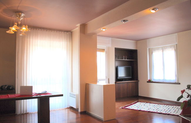 Bnbook - Sesto Calende Train Station - Foto 1