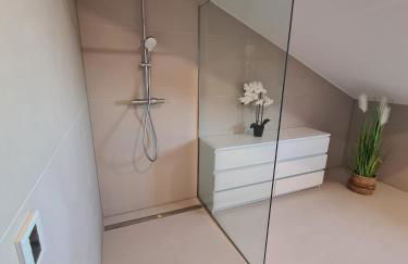 Modernes Neubauhaus ca 200 qm Nähe vom Flughafen - Foto 35