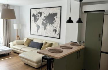 Plaza Victoria Apartments - Photo 1