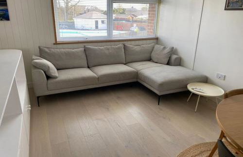 Beautifully appointed 2 storey chalet with access to outdoor swimming pool - 5 minute stroll to miles of sandy beach - Near to the Norfolk Broads & Great Yarmouth - Foto 7