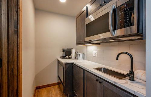 Cove Creek Lodge 201 Poolside Double Queen Fireplace Room - Foto 3