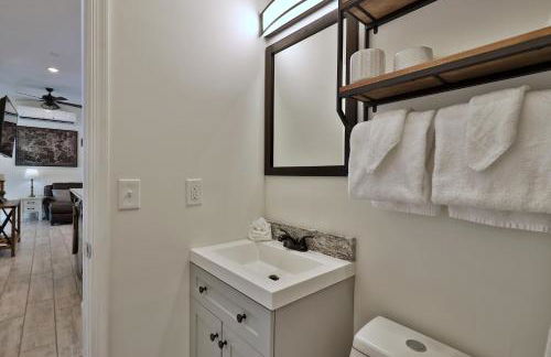 Rutland's Hidden Gem: 2 Br/1ba Renovated Home Close To Everything 2 Bedroom Home - Foto 29