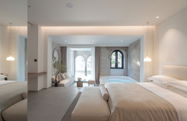 Miyue Roman Holiday Bubble Pool hotel - Photo 17