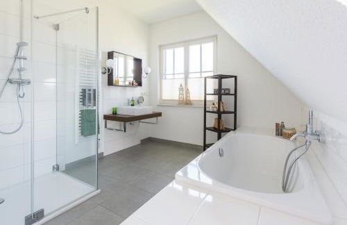 Frühling am Meer mit Ostseeblick, Kamin und Sauna nur 500 m vom Strand entfernt - Photo 27