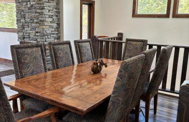 Spacious 4 Bedroom Chalet on Hiking Trails - Foto 7