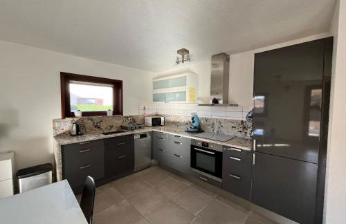 Belle villa d'angle spacieuse semi climatisée, de tout confort dans domaine PORTES DU SOLEIL, ACCES PISCINES PAYANT EN SUPPL - 3 chambres, 6 couchages, wifi, 400m de la mer LRPDSJ7 - Foto 4