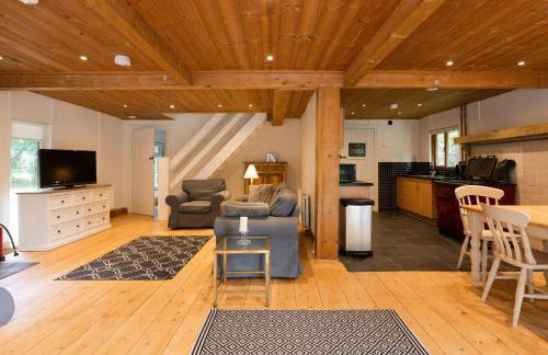 Lilly Lodge; nestled within the forest. - Foto 17