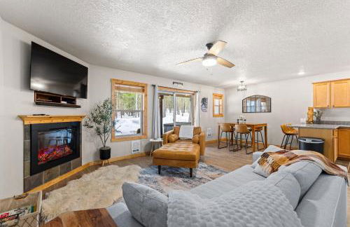 Grandmas Hideaway - walk to downtown, private hot tub, pet friendly with patio - Foto 2