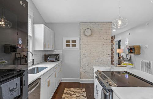 Space Cowboy - Huge yard, Firepit, close2downtown - Foto 17