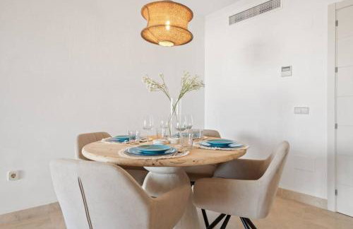 Family Friendly 2BR in Casares Pool and Padel Fun - Foto 2