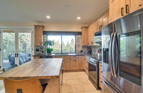 Great for Gatherings! Evergreen Getaway with Hot Tub - Foto 12