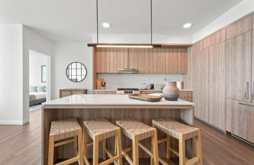 Lux Apts with Lake Views and Top Amenities - Foto 53