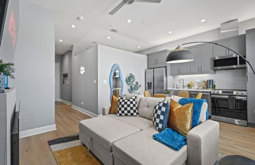 New suite with full Kitchen and Livingroom Dallas - Photo 37