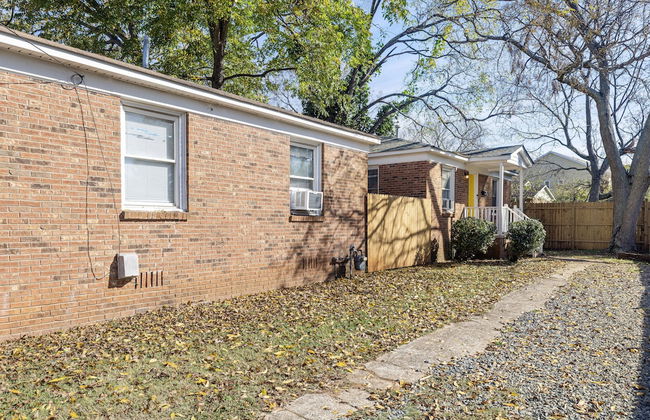 Cozy Retreat near Uptown with Hot Tub - Foto 3