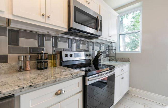 Cozy Family Home - Walk to MO Botanical Gardens - Photo 21