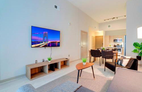 Convenient Apartment Near Major Sights - Photo 11