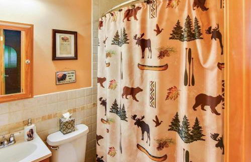 Charming Cabin Rental with a Hot Tub and Fireplace in the Smoky Mountains - Foto 26