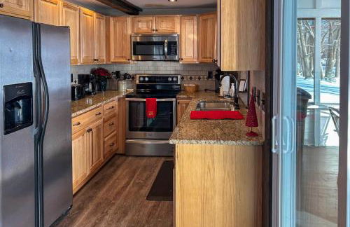 half Mi to Song Mtn Resort! All-Season Basecamp - Photo 13