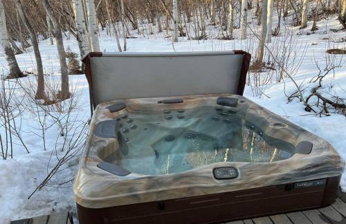 25-Bed, Amenity-Rich Estate in a Private Forest - Foto 16