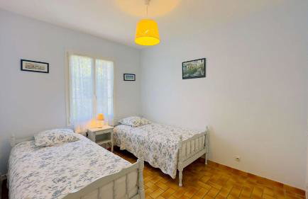 Villa de plain pied avec jardin paysager et piscine - Foto 13