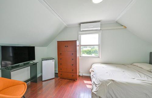 Long Island Duplex By Airport and Train - Foto 6