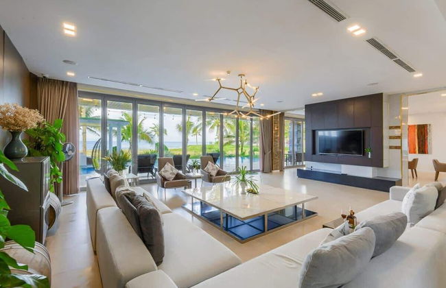 Luxe 6BR Beachfront Villa: Group Getaway Haven - Foto 12