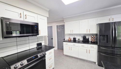 3BR House at Pine Forest Hideaway - 12 Minutes to UNC - Near Jordan Lake - Foto 5, stove, toaster