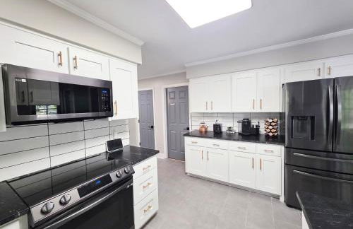 3BR House at Pine Forest Hideaway - 12 Minutes to UNC - Near Jordan Lake - Foto 5