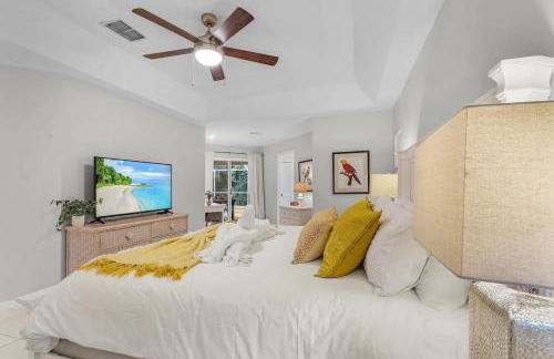 Spacious 3 Bed 3 Bath Pool Home in Naples - Photo 22