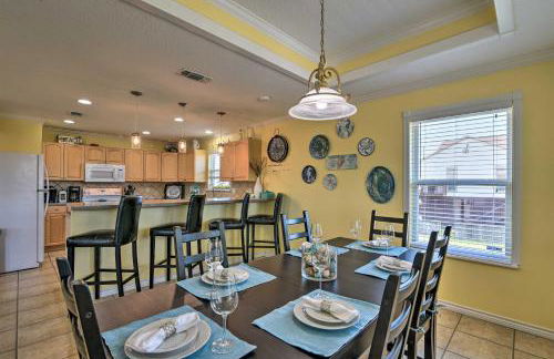 Walk to Galveston Beach Pet-Friendly Home with Deck - Foto 7