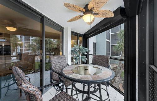 Waterfront Island Oasis! Heated Pool with Stunning View & 2 Full Bath - Foto 34