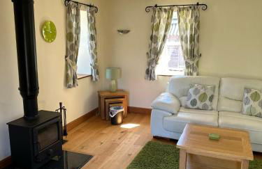 2 Bed House - Sleeps 4 - Fishing - Parking - Patio - Foto 5