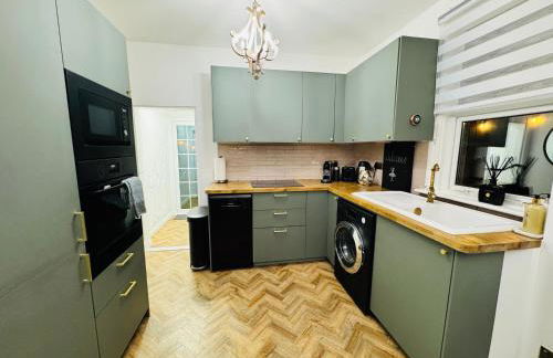 Designer 2 Bed Luxury Apartament with Private Garden in London - Foto 10