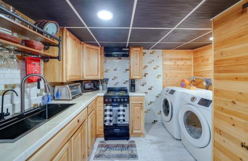 Beckley Studio with Private Hot Tub and Home Gym! - Foto 3