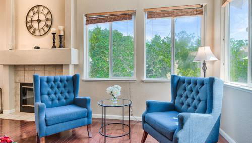 Spacious 4BD 3BA with hot tub, fire pit, and wraparound deck - Foto 4