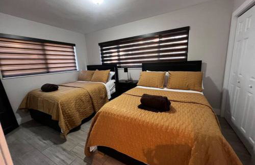 Luxurious Westchester Home Near Miami Clinics - Photo 56