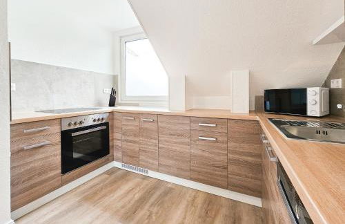 Tolstov Apartments - Monteurwohnungen - 3 Schlafzimmer - Küche - Balkon - Waschmaschine - 25 Min zur Messe DUS - Foto 9