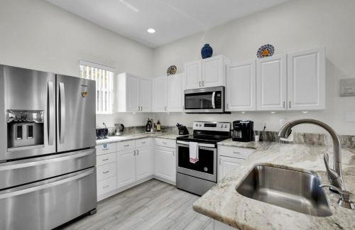 Much Needed Private Relaxation Home - Photo 6