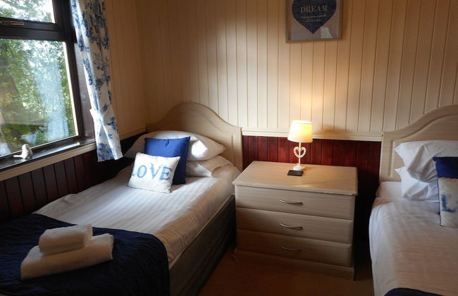 Birch Lodge 13 with Hot Tub - Photo 5